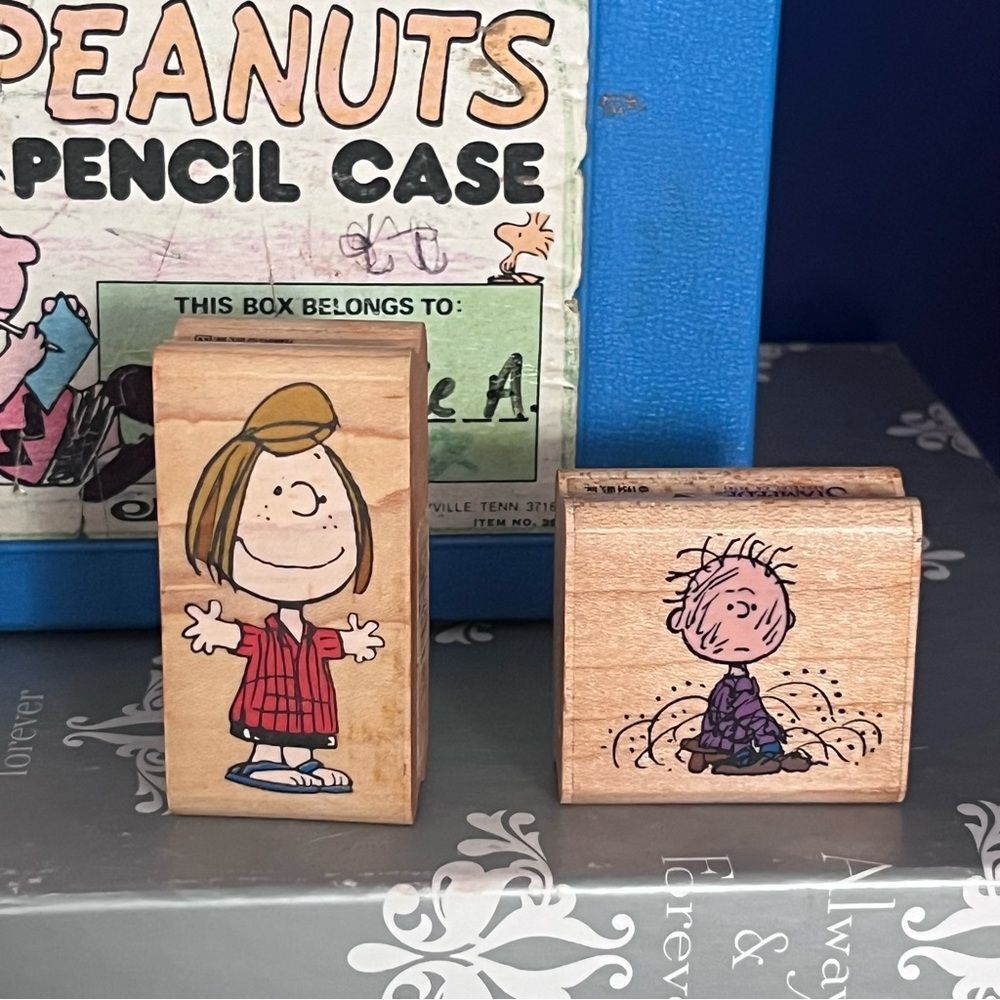 Peanuts Blue Pencil Box w/ 4 Peanuts Rubber Stamps vintage - Picture 3 of 8